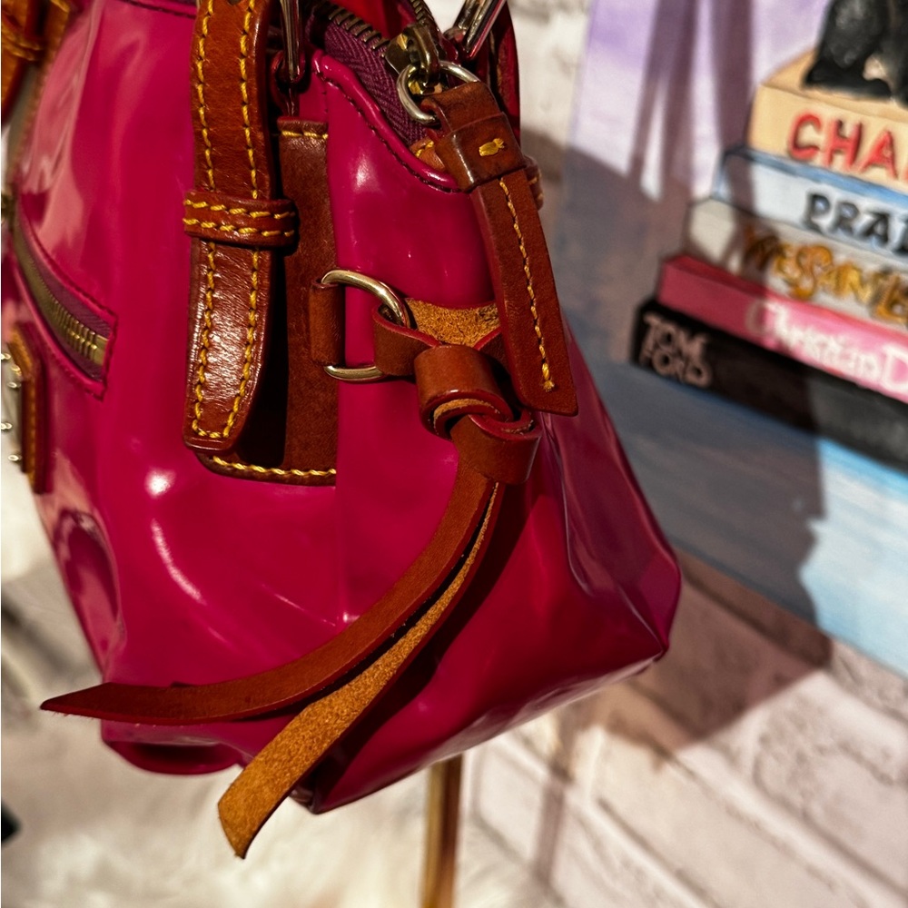 Dooney & Bourke Fuchsia Patent Leather Shoulder Bag with Leather Trim Rare - Picture 5 of 10